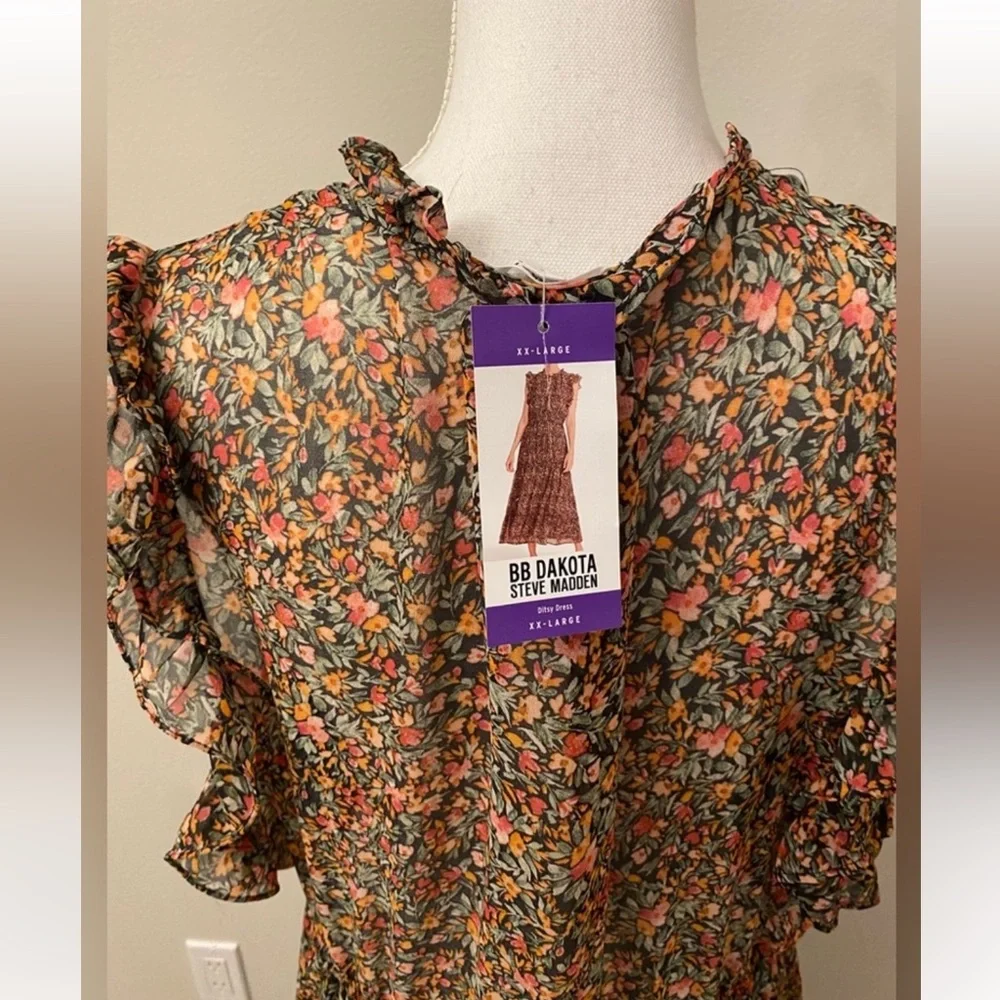 Plus Dress - Picture 9 of 10